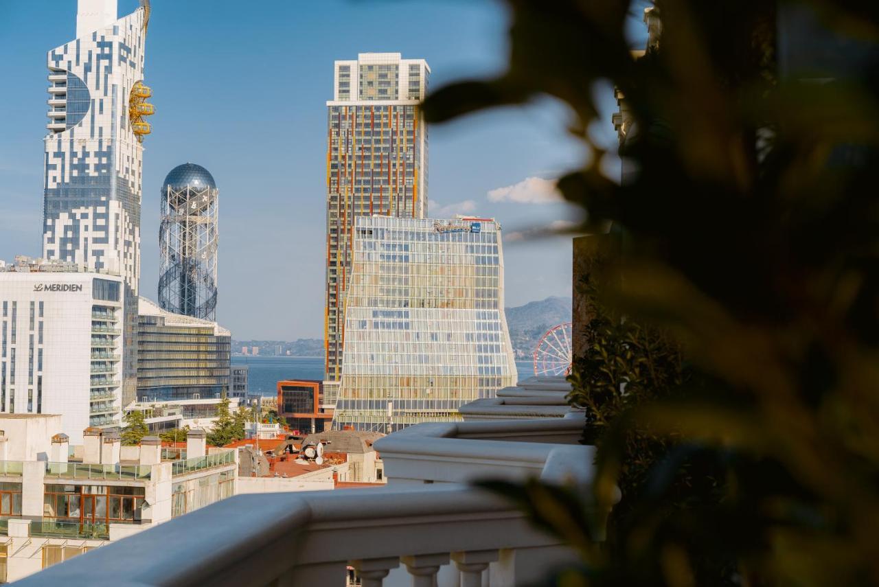 Tapis Rouge Design Boutique Hotel Batoumi Extérieur photo View of the hotel from the roof