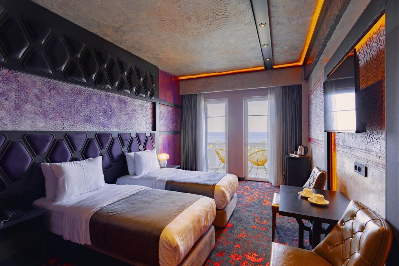 Tapis Rouge Design Boutique Hotel Batoumi Extérieur photo Deluxe Room