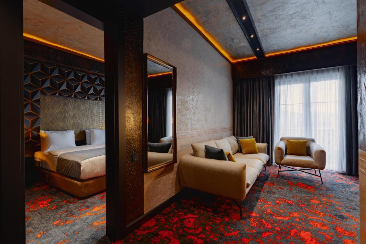 Tapis Rouge Design Boutique Hotel Batoumi Extérieur photo Deluxe Suite