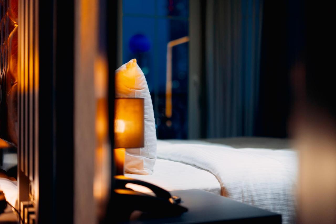 Tapis Rouge Design Boutique Hotel Batoumi Extérieur photo A room at the hotel