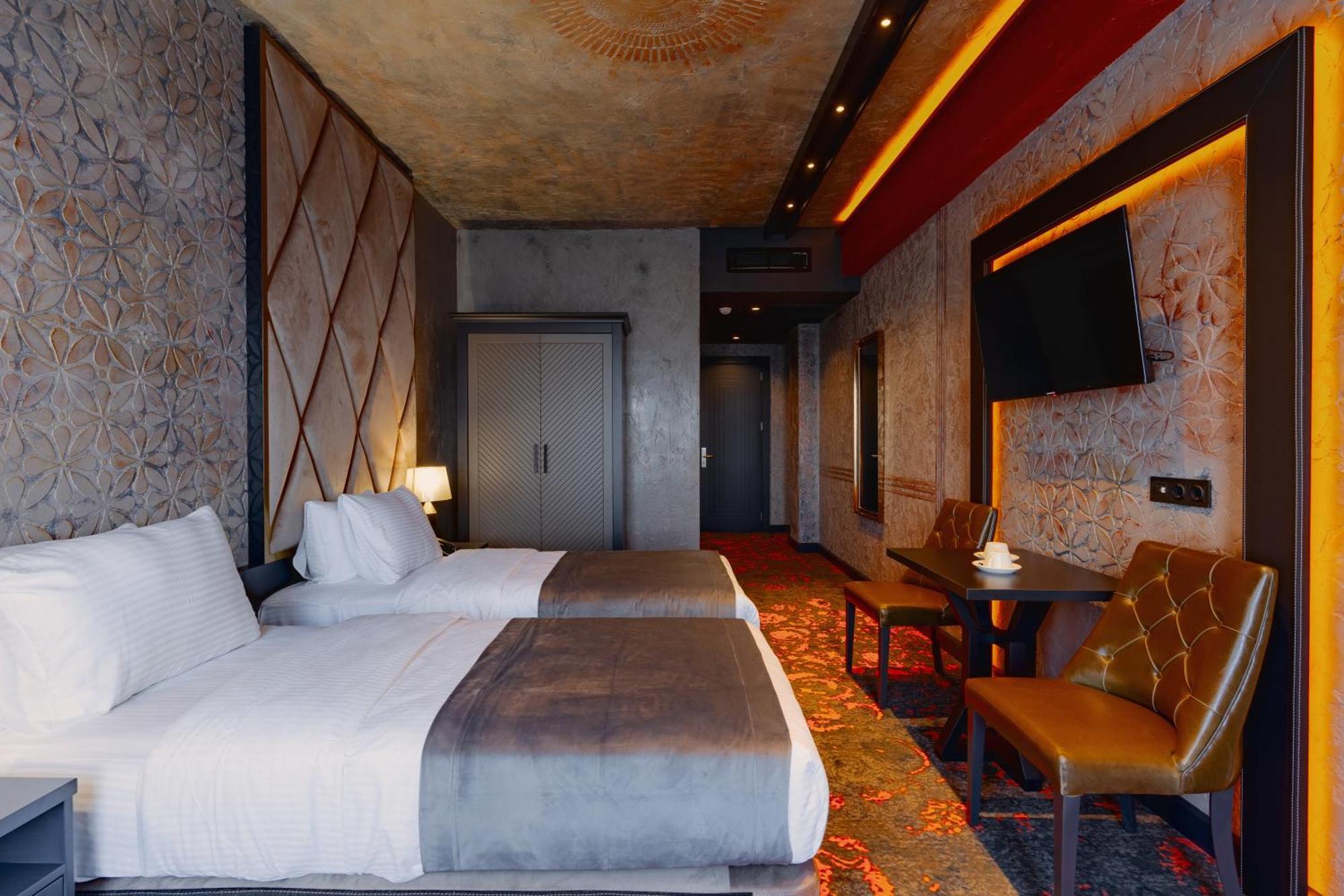 Tapis Rouge Design Boutique Hotel Batoumi Extérieur photo A room at the hotel