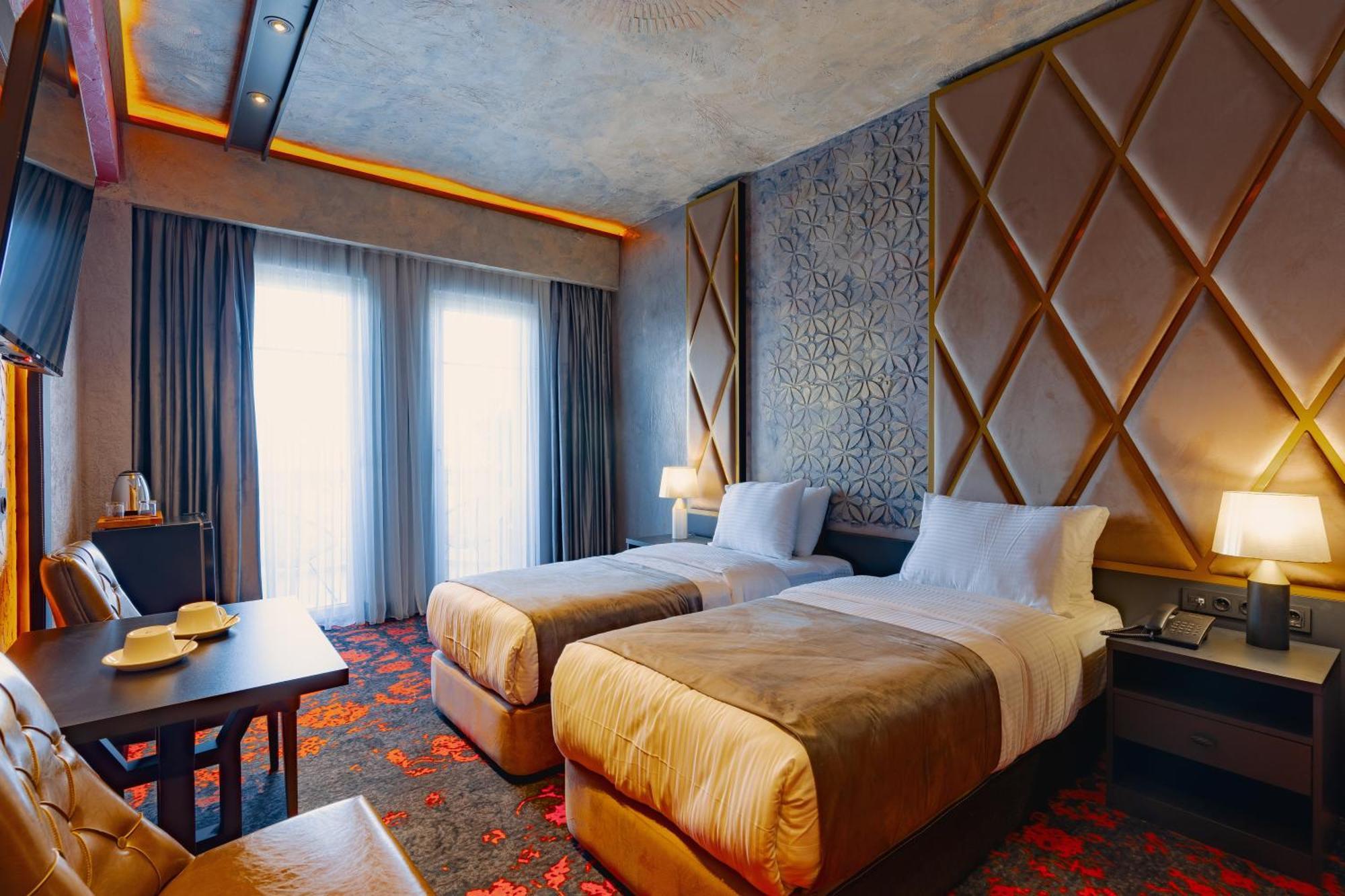 Tapis Rouge Design Boutique Hotel Batoumi Extérieur photo Deluxe Room