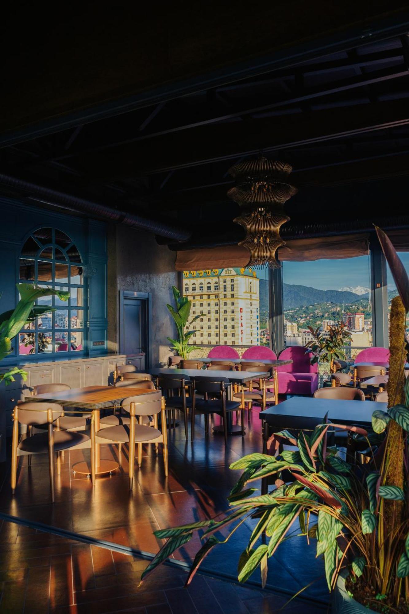 Tapis Rouge Design Boutique Hotel Batoumi Extérieur photo The rooftop bar at the Standard Hollywood