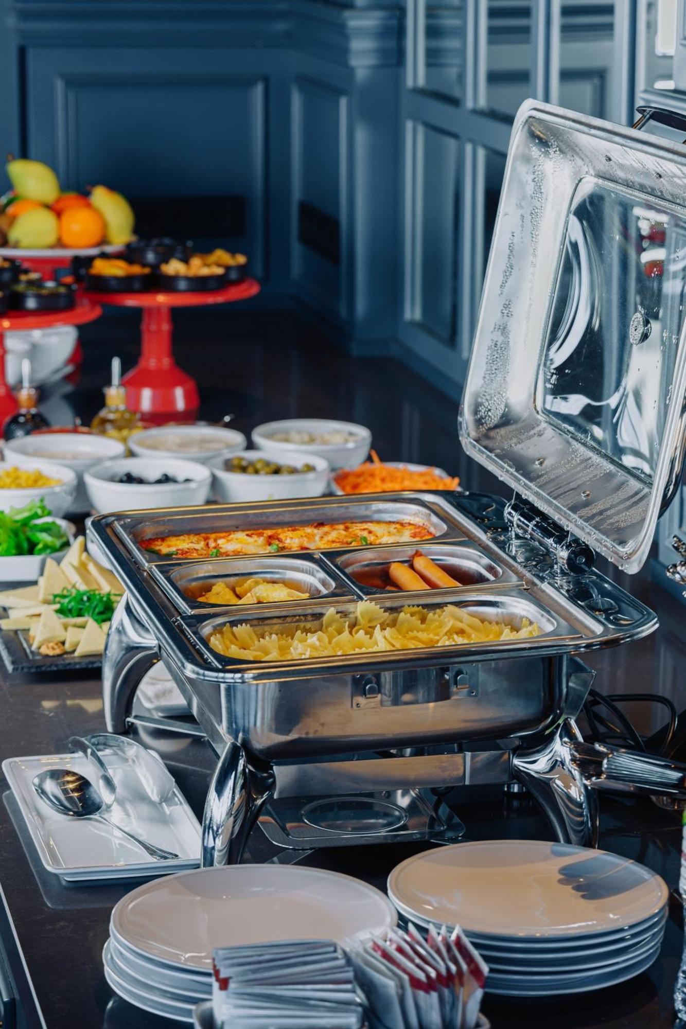 Tapis Rouge Design Boutique Hotel Batoumi Extérieur photo A chafing dish