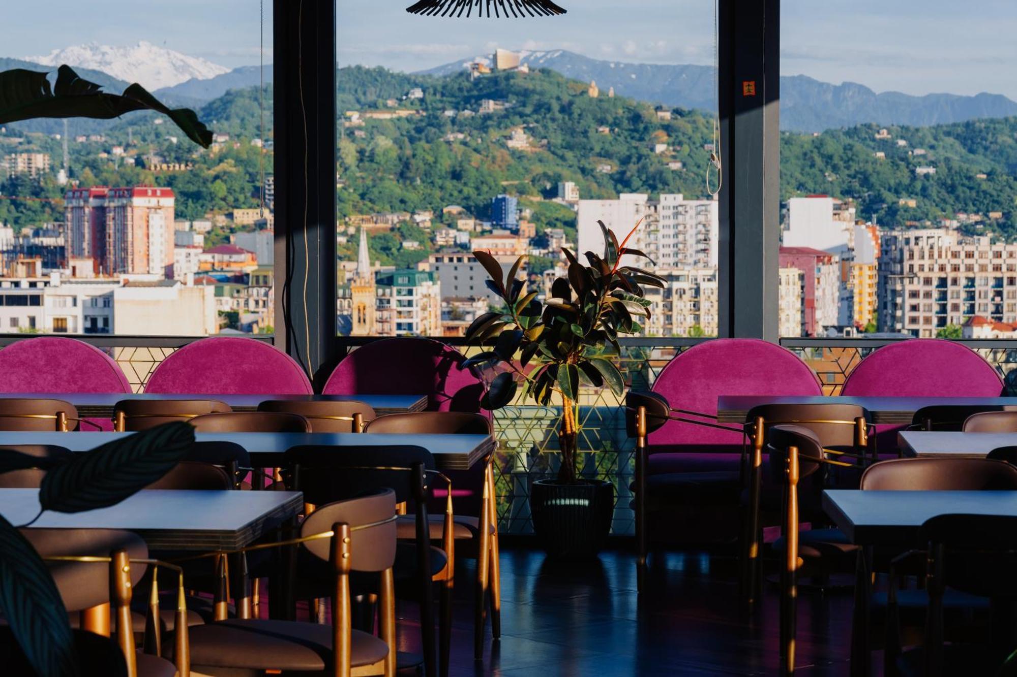 Tapis Rouge Design Boutique Hotel Batoumi Extérieur photo Skyline Bar